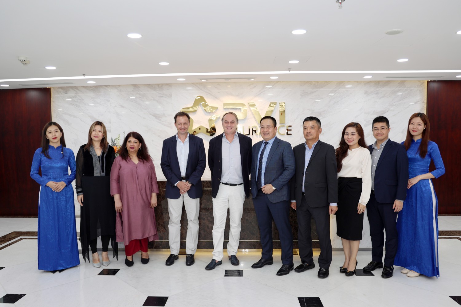 Phái đoàn công ty bảo hiểm và môi giới đến từ Vương quốc Anh thăm và làm việc với Bảo hiểm PVI