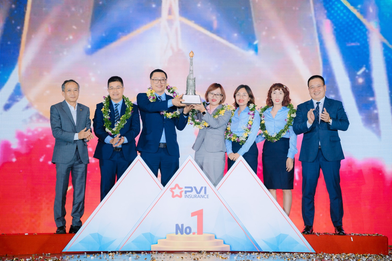 Photos: PVI Insurance excels in the first half of 2024 with strong financial growth and impressive labour productivity