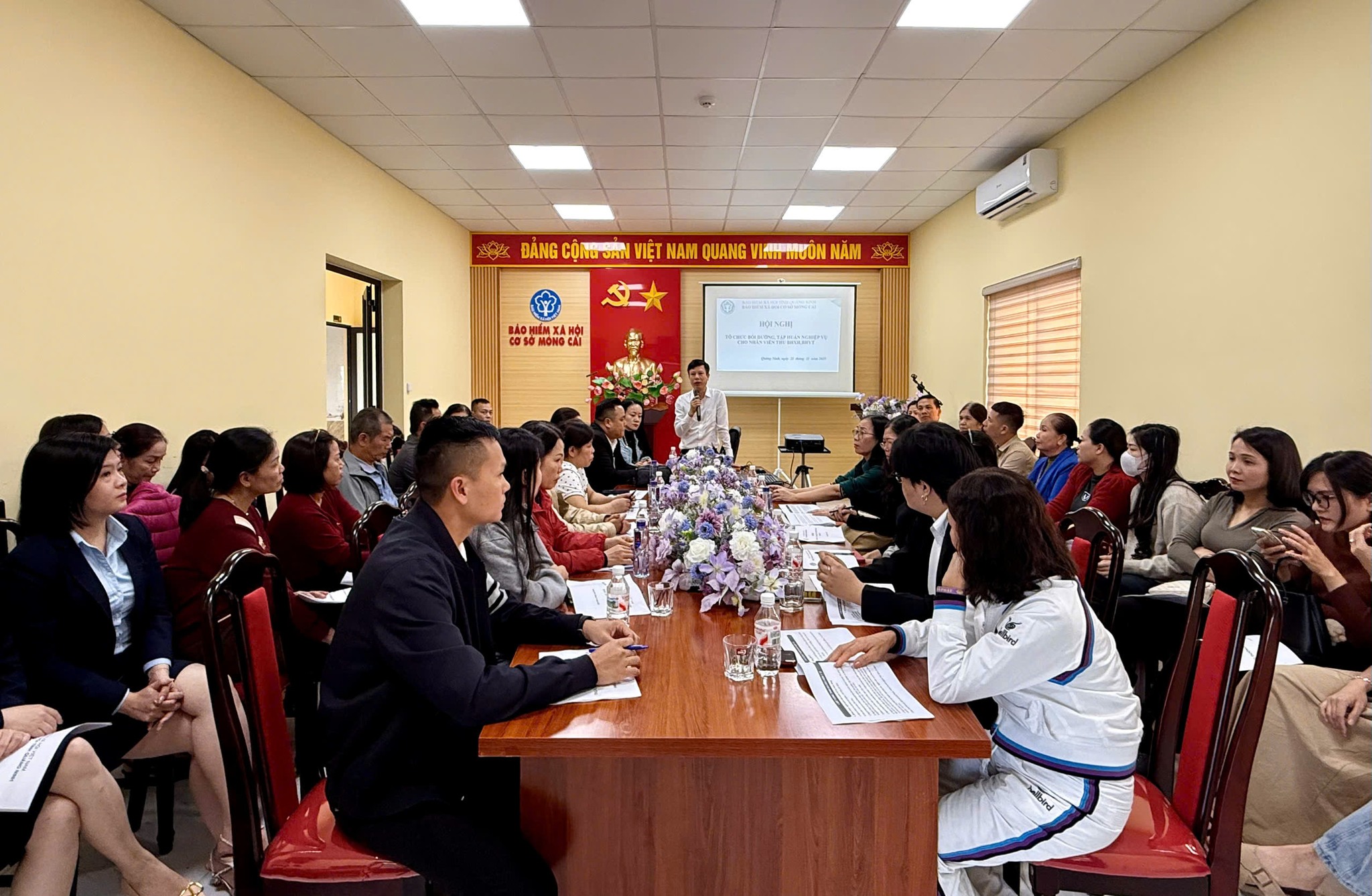 Bảo hiểm PVI Quảng Ninh phối hợp cùng BHXH tỉnh nâng cao nghiệp vụ cho đội ngũ nhân viên thu