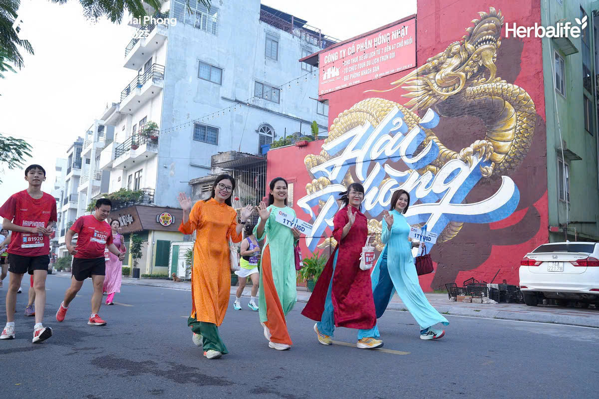 Cán bộ, nhân viên Bảo hiểm PVI rực rỡ trên đường chạy VnExpress Marathon Hải Phòng 2025