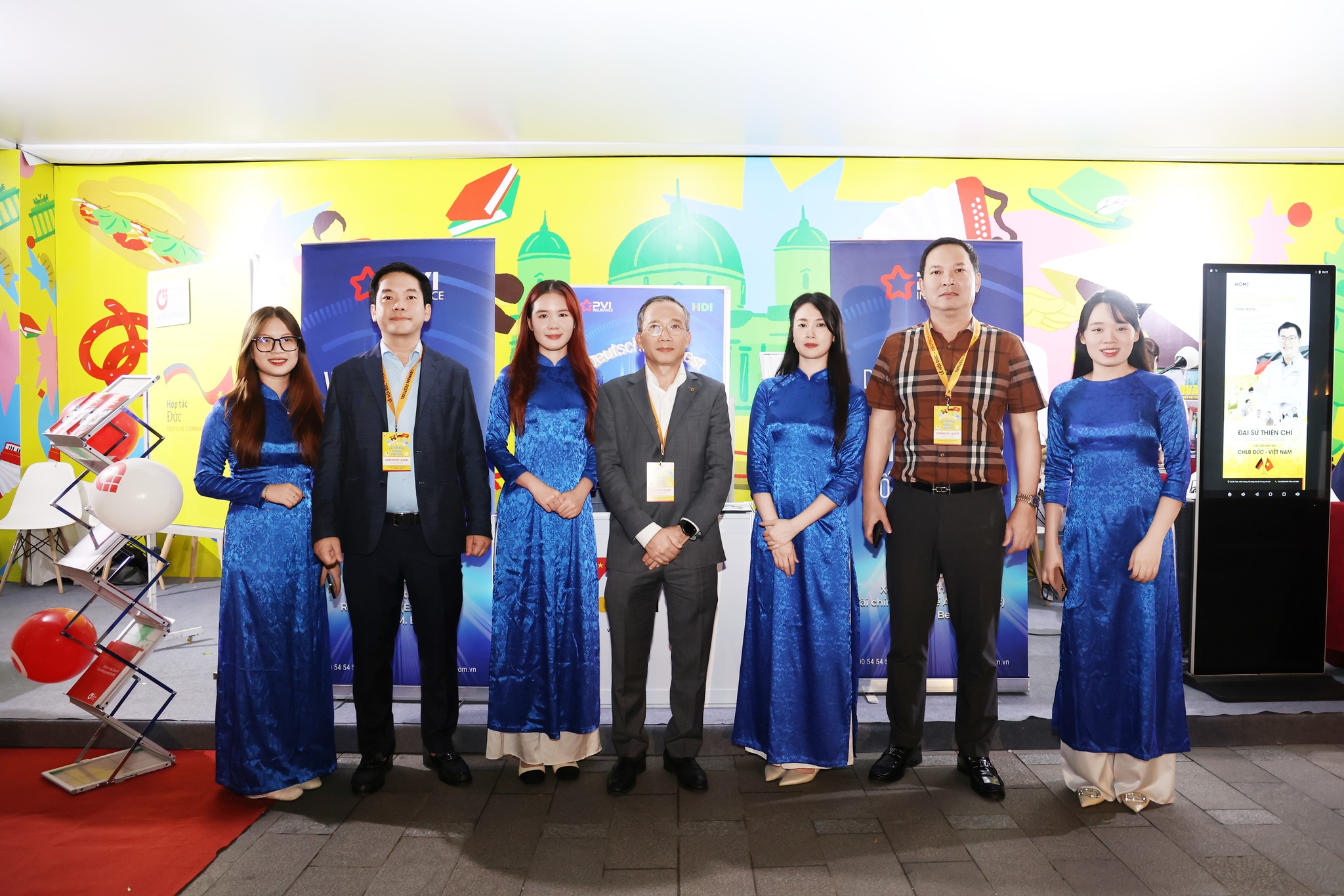 Chùm ảnh: Bảo hiểm PVI tại Lễ hội Đức 2025