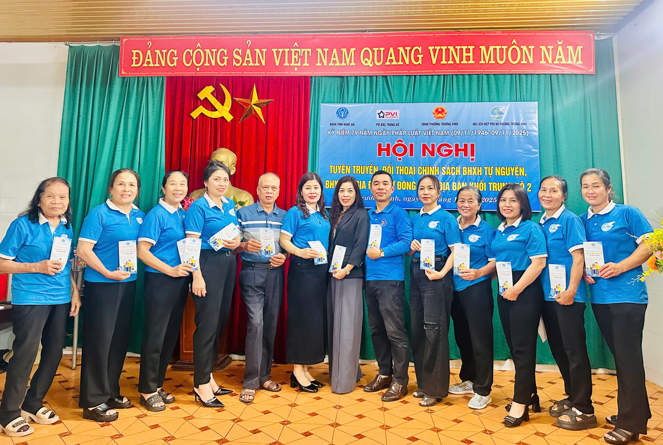 BHXH Việt Nam trao tặng Giấy khen cho các cá nhân, tập thể tiêu biểu của Bảo hiểm PVI